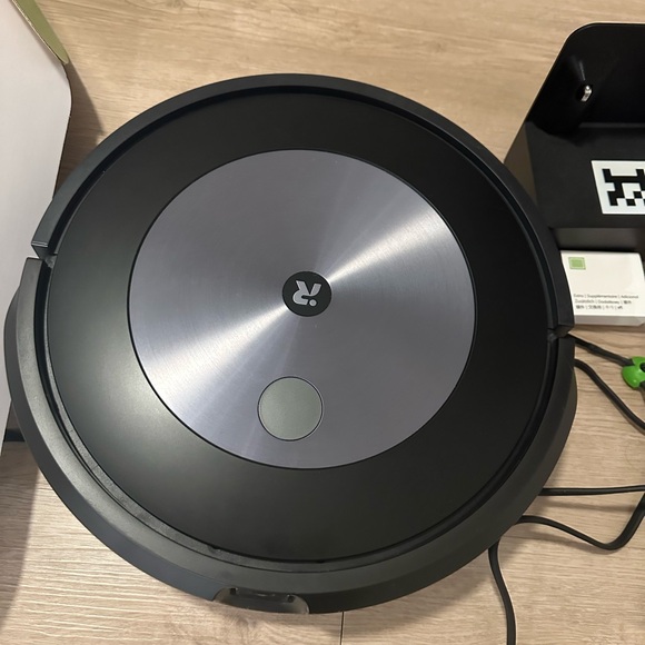iRobot Roomba j7 Robotic Vacuum Cleaner 7150 WiFi Connected Graphite - Picture 3 of 4